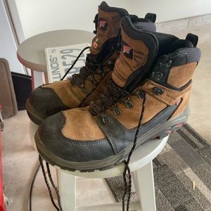 Redwing boots me a size 9